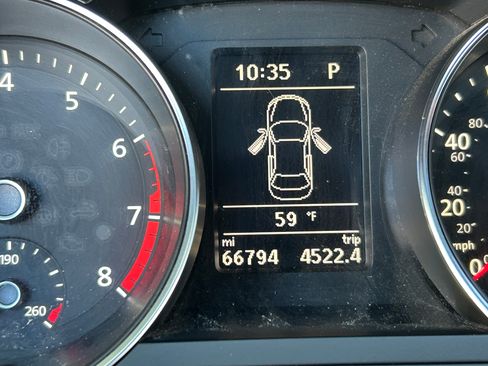 Used 2017 Volkswagen Jetta SE image 8