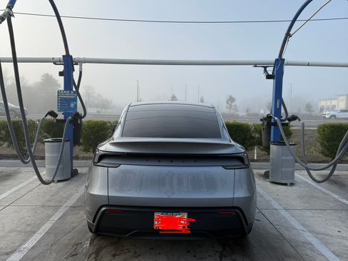 Used 2026 Tesla Model Y 2WD image 2