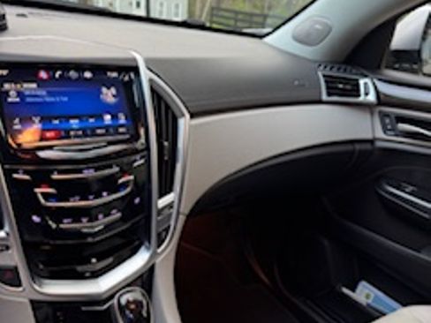 Used 2015 Cadillac SRX Luxury FWD image 13