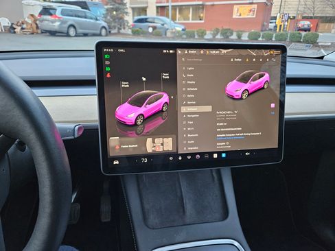 Used 2022 Tesla Model Y Long Range image 15