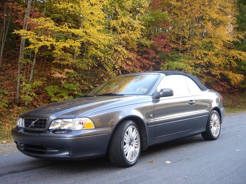 Used 2004 Volvo C70 LT image 1