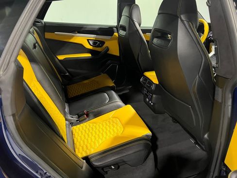 Used 2021 Lamborghini Urus AWD/4WD image 22