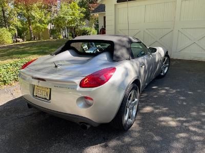 Used 2008 Pontiac Solstice GXP w/ Premium Package RWD image 2