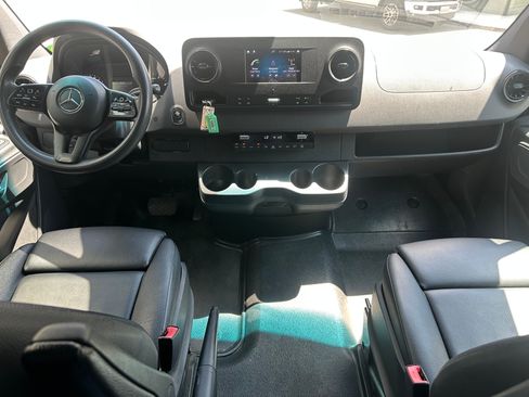 Used 2019 Mercedes-Benz Sprinter 2500 image 11