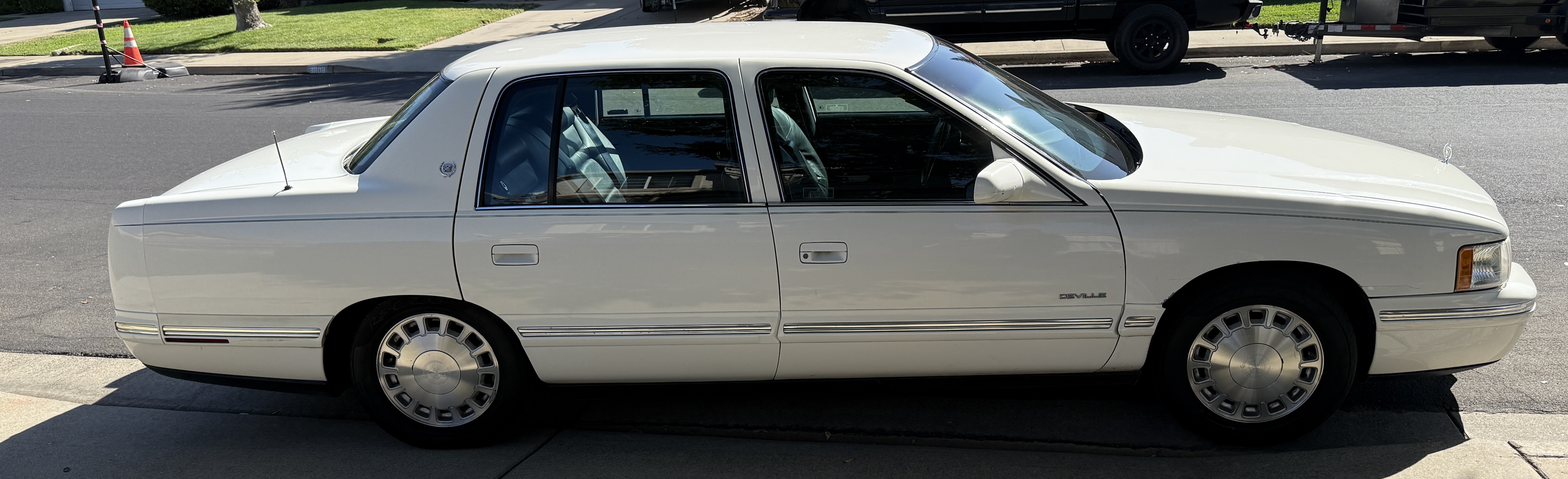 Used 1997 Cadillac De Ville Sedan w/ Safety/Security Pkg FWD image 2