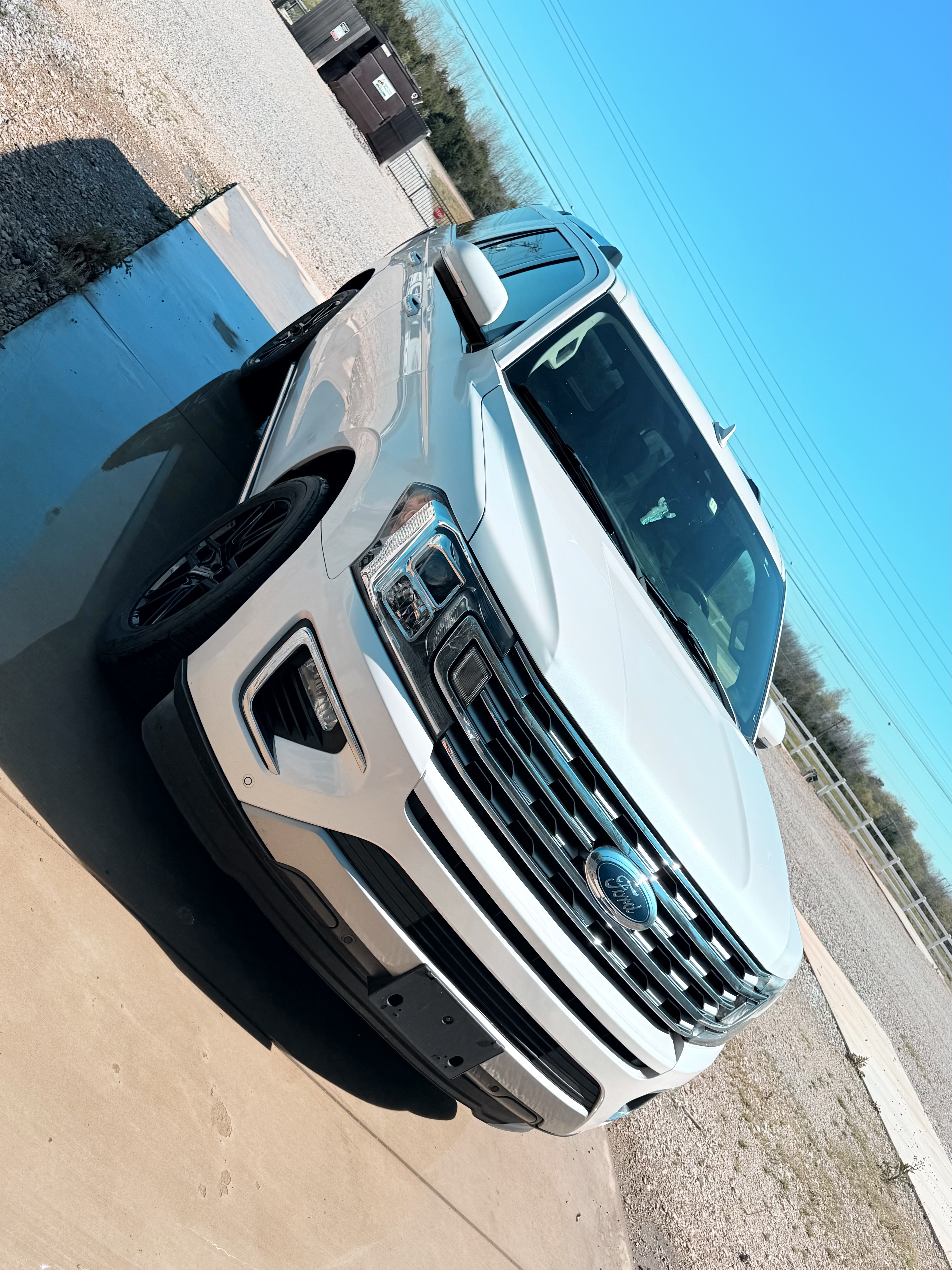 Used 2019 Ford Expedition Limited w/ Equipment Group 301A RWD image 2