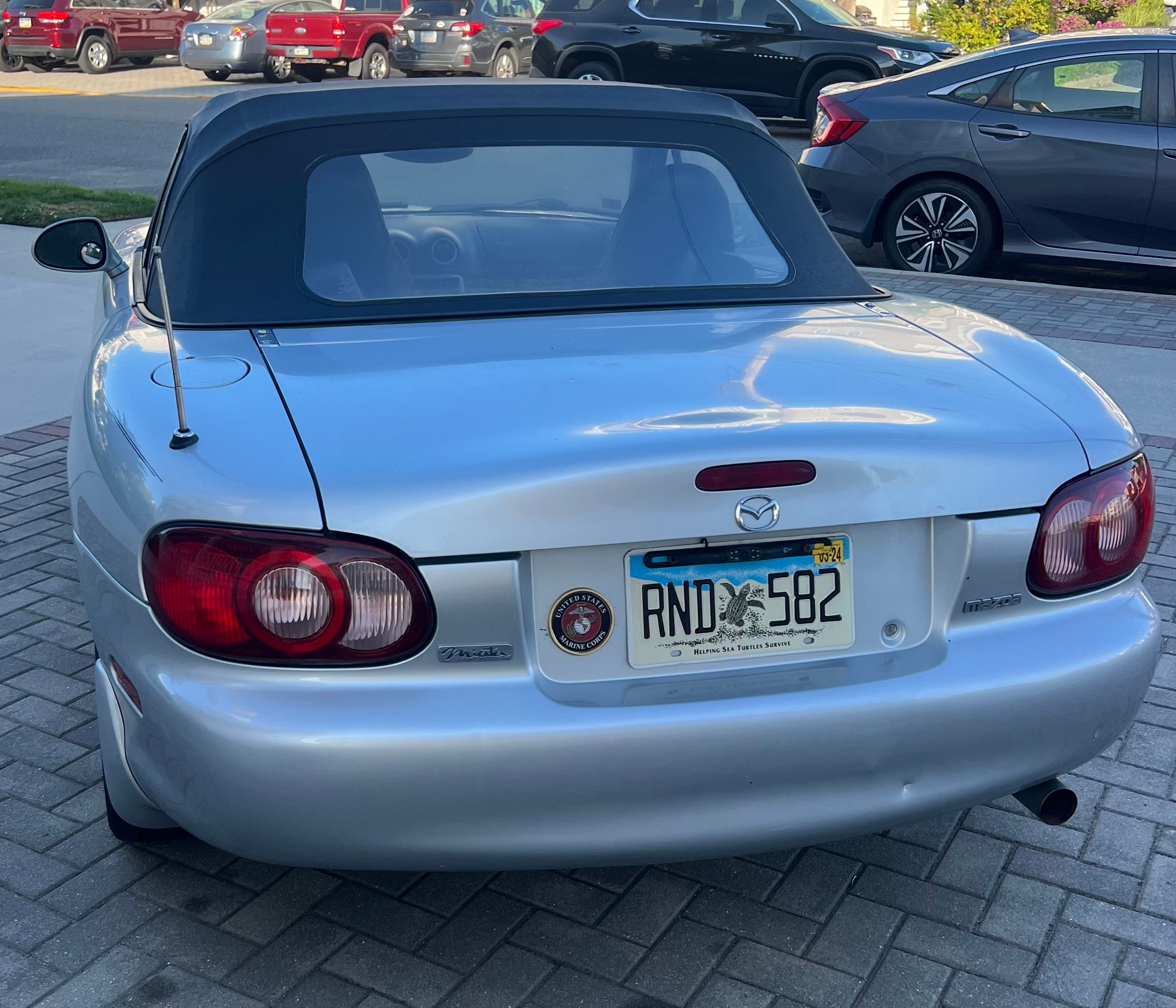 Used 2005 MAZDA MX-5 Miata LS RWD image 11
