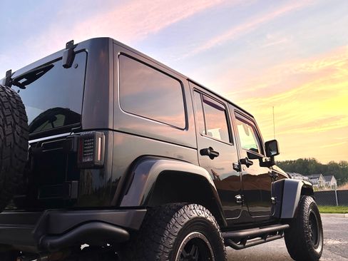 Used 2016 Jeep Wrangler Unlimited Sahara image 9