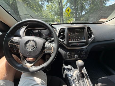 Used 2015 Jeep Cherokee Latitude w/ Comfort/Convenience Group AWD/4WD image 5