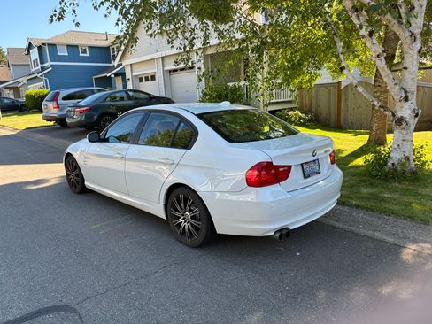Used 2010 BMW 328i xDrive Sedan AWD/4WD image 6