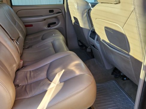 Used 2006 Chevrolet Silverado 2500 4x4 Crew Cab w/ Heavy-Duty Power Package image 10