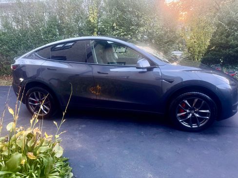 Used 2021 Tesla Model Y Performance image 4