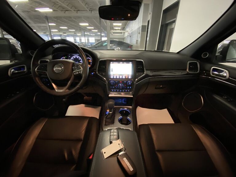 Used 2018 Jeep Grand Cherokee Overland AWD/4WD image 5