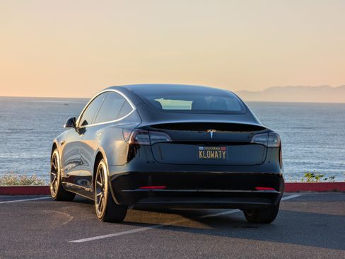 Used 2018 Tesla Model 3 Long Range image 6