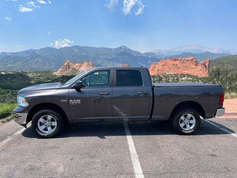 Used 2019 RAM 1500 Classic SLT AWD/4WD image 2