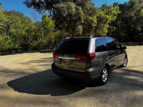 Used 2005 Toyota Sienna XLE Limited image 6
