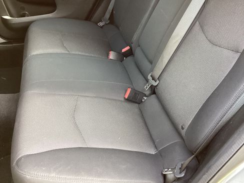 Used 2013 Dodge Avenger SE image 17