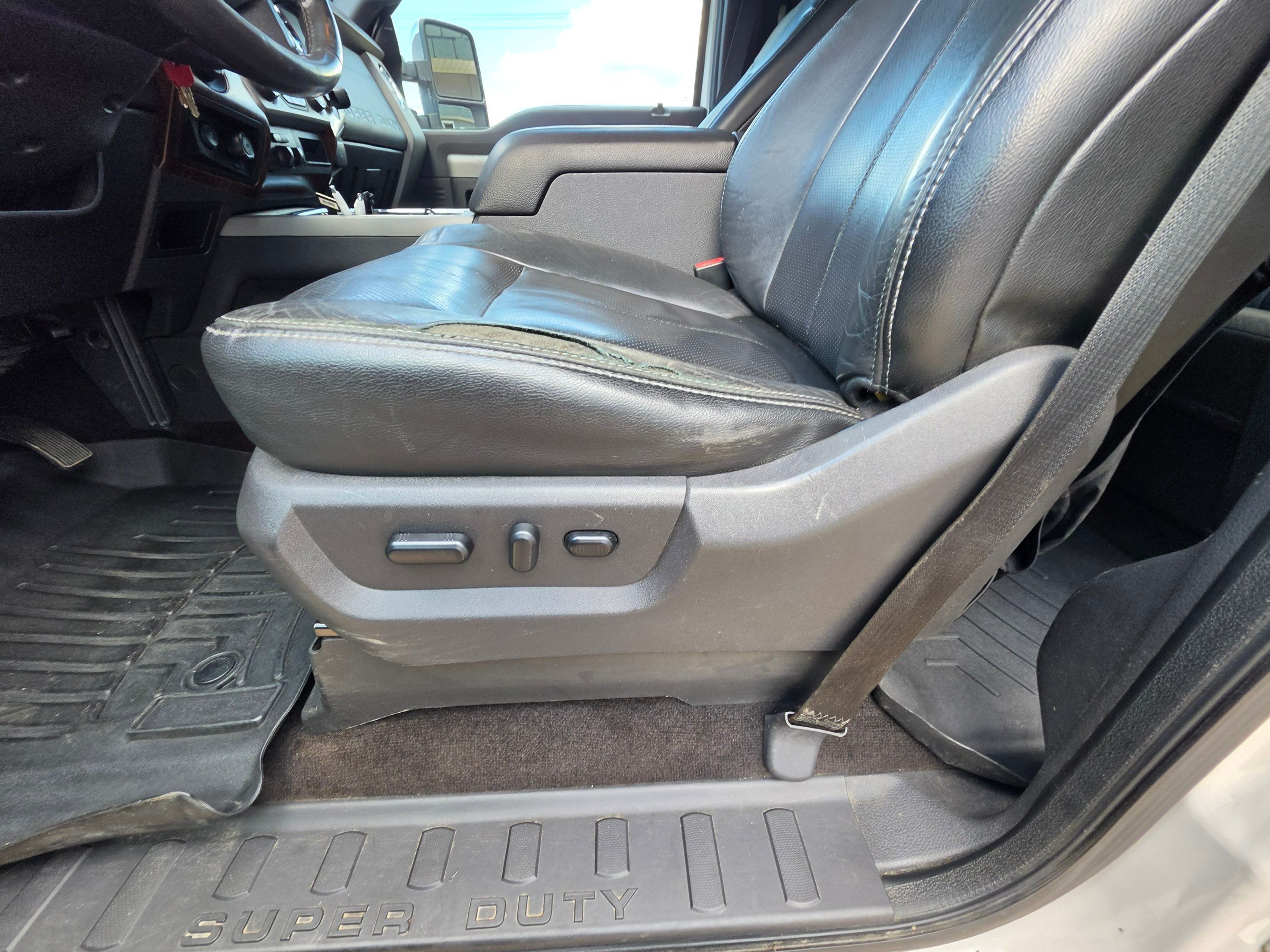 Used 2015 Ford F250 Lariat w/ Lariat Ultimate Package AWD/4WD image 17