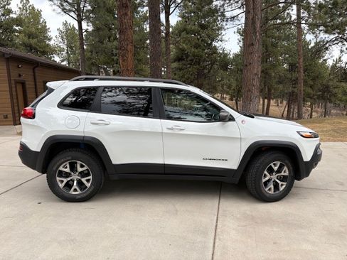 Used 2015 Jeep Cherokee Trailhawk w/ Comfort/Convenience Group image 6