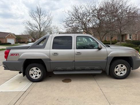 Used 2002 Chevrolet Avalanche 4x4 w/ Off-Road Suspension Pkg image 4