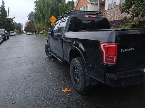 Used 2017 Ford F150 Lariat w/ Equipment Group 501A Mid image 6