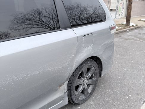 Used 2016 Toyota Sienna SE Premium image 4