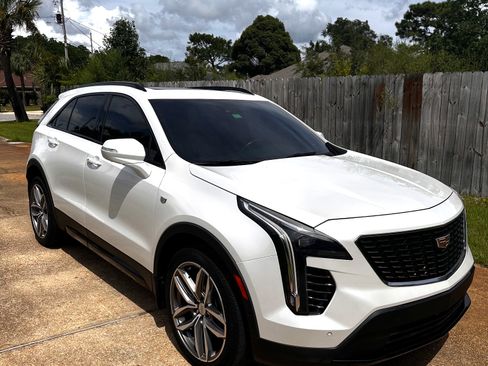 Used 2020 Cadillac XT4 Sport FWD image 1