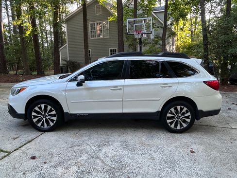 Used 2017 Subaru Outback 3.6R Limited AWD/4WD image 4
