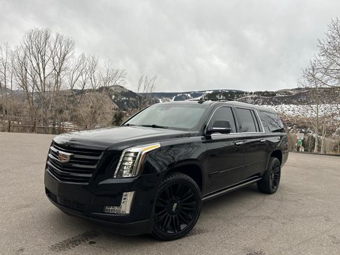 Used 2017 Cadillac Escalade ESV Platinum image 1