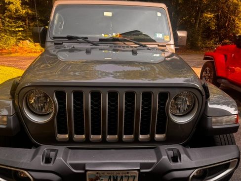Used 2020 Jeep Gladiator Overland w/ Popular Equipment Package AWD/4WD image 10