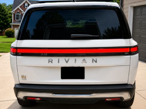 Used 2023 Rivian R1S Adventure AWD/4WD image 9
