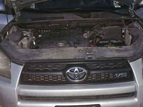 Used 2010 Toyota RAV4 Sport image 4