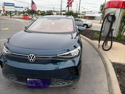 Used 2023 Volkswagen ID.4 Pro AWD/4WD image 8