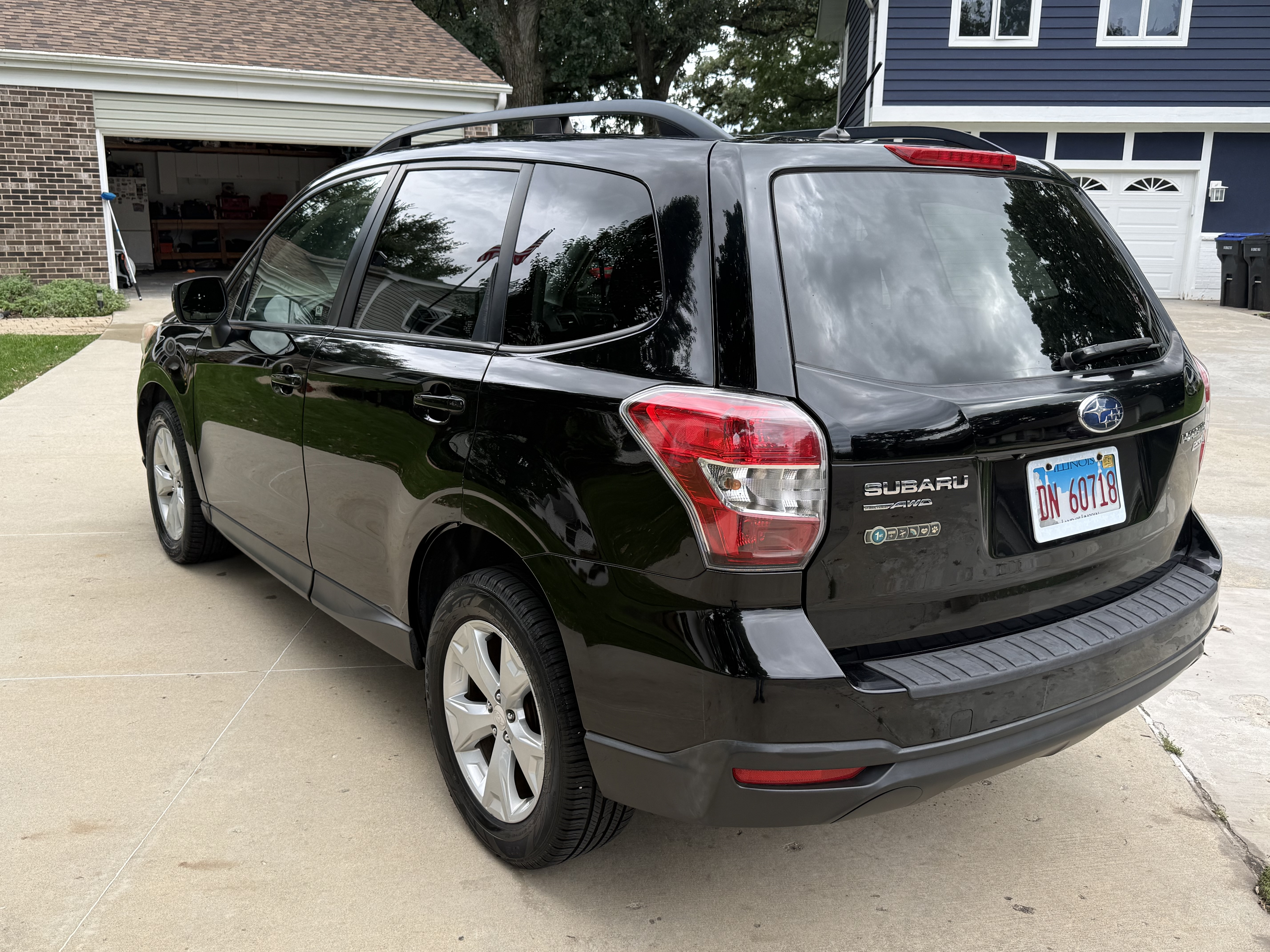 Used 2015 Subaru Forester 2.5i Premium w/ Popular Package #1 AWD/4WD image 2