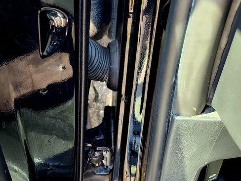 Used 2010 Lincoln Town Car Signature Limited image 5