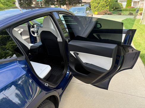 Used 2021 Tesla Model Y Long Range AWD/4WD image 13