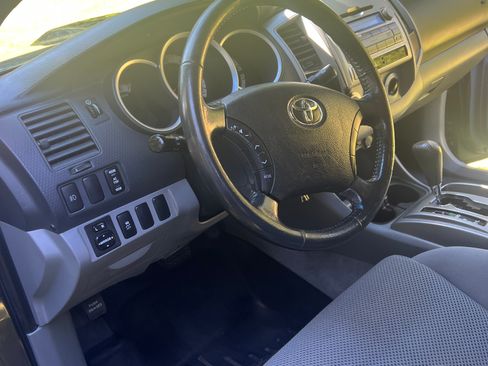 Used 2011 Toyota Tacoma PreRunner w/ TRD Sport Pkg RWD image 13