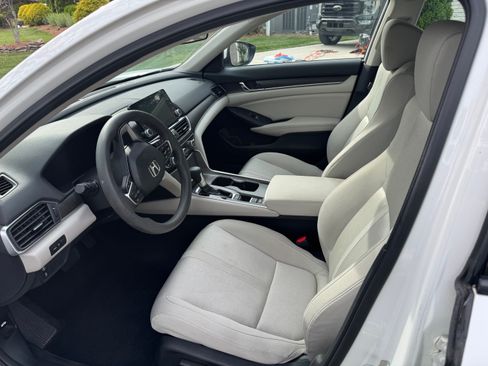 Used 2018 Honda Accord EX image 9