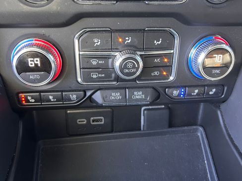 Used 2024 GMC Yukon AT4 w/ Technology Package image 15