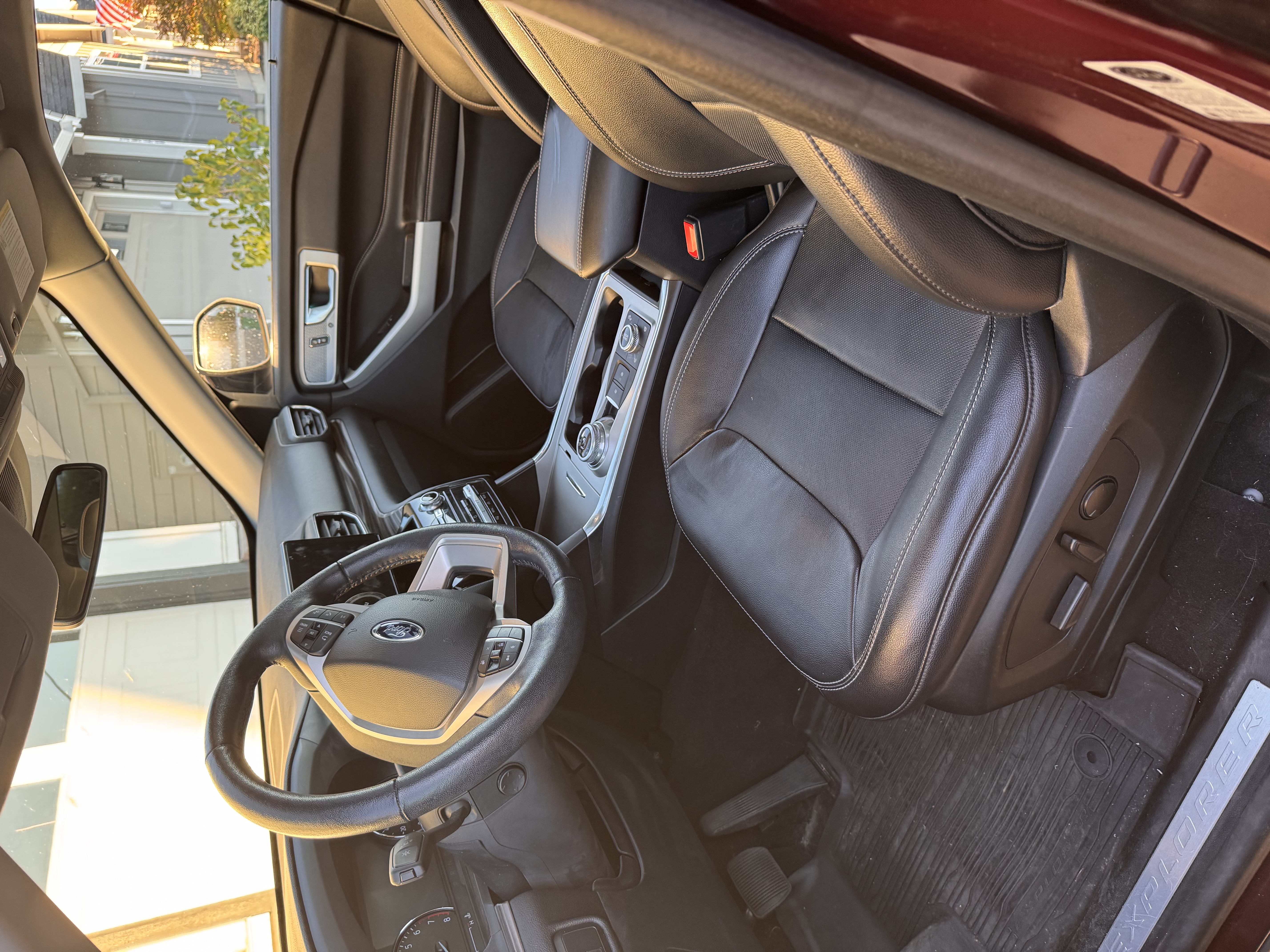 Used 2022 Ford Explorer Limited w/ Equipment Group 301A AWD/4WD image 28