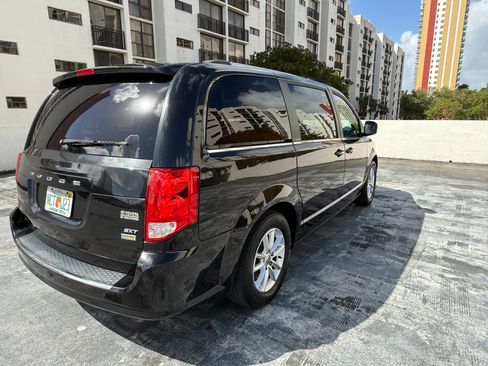 Used 2018 Dodge Grand Caravan SXT FWD image 7