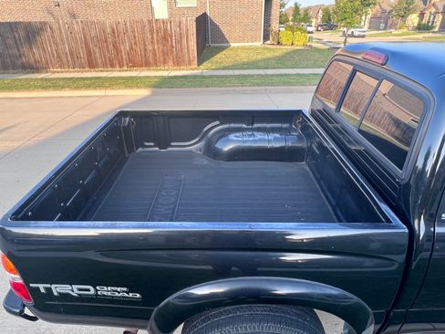 Used 2002 Toyota Tacoma PreRunner RWD image 2