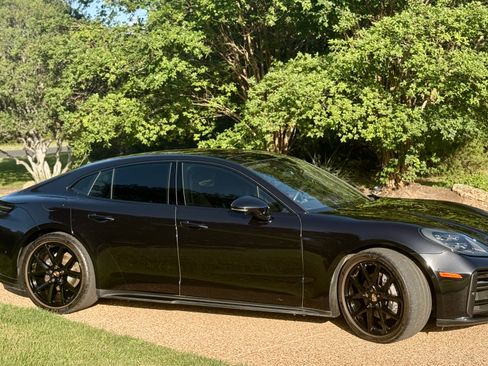 Used 2024 Porsche Panamera image 4