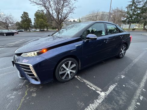 Used 2019 Toyota Mirai image 11