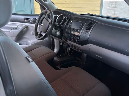 Used 2014 Toyota Tacoma 2WD Regular Cab image 4