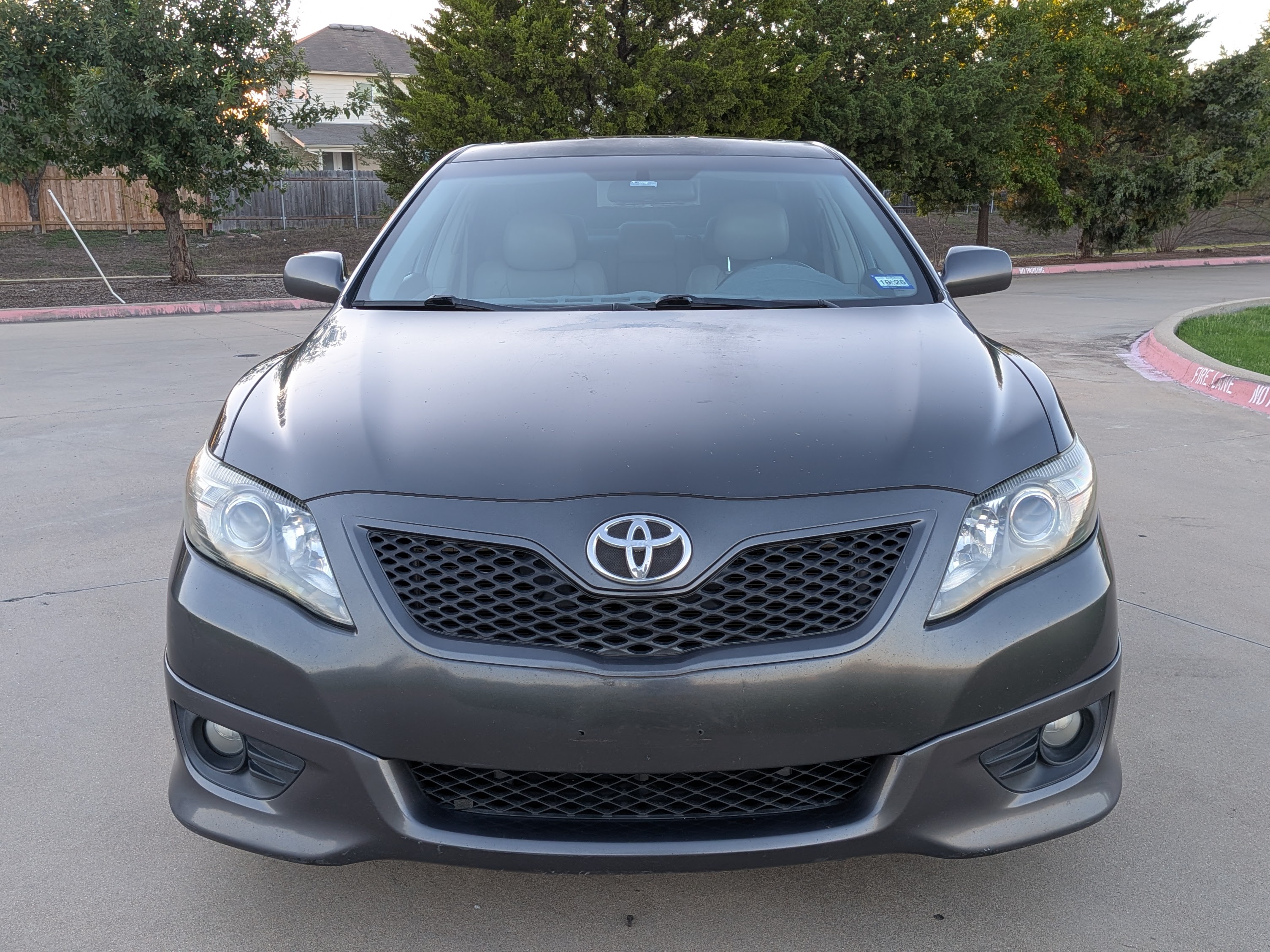Used 2011 Toyota Camry SE w/ Sport Leather Pkg FWD image 2