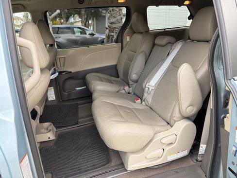 Used 2017 Toyota Sienna XLE w/ XLE Navigation Package image 14