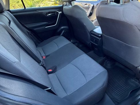 Used 2020 Toyota RAV4 XLE image 17