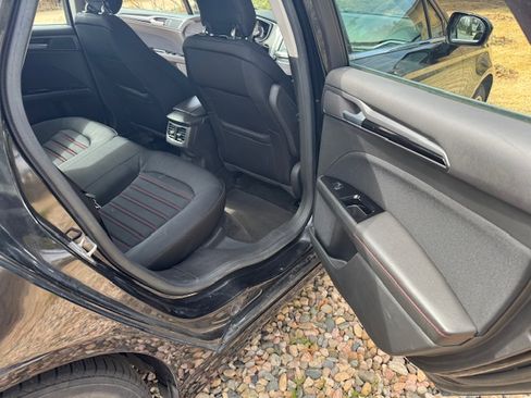 Used 2015 Ford Fusion SE image 12