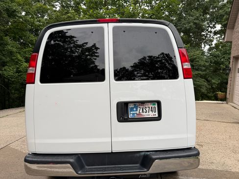 Used 2020 Chevrolet Express 3500 LT w/ LT Preferred Equipment Group RWD image 8